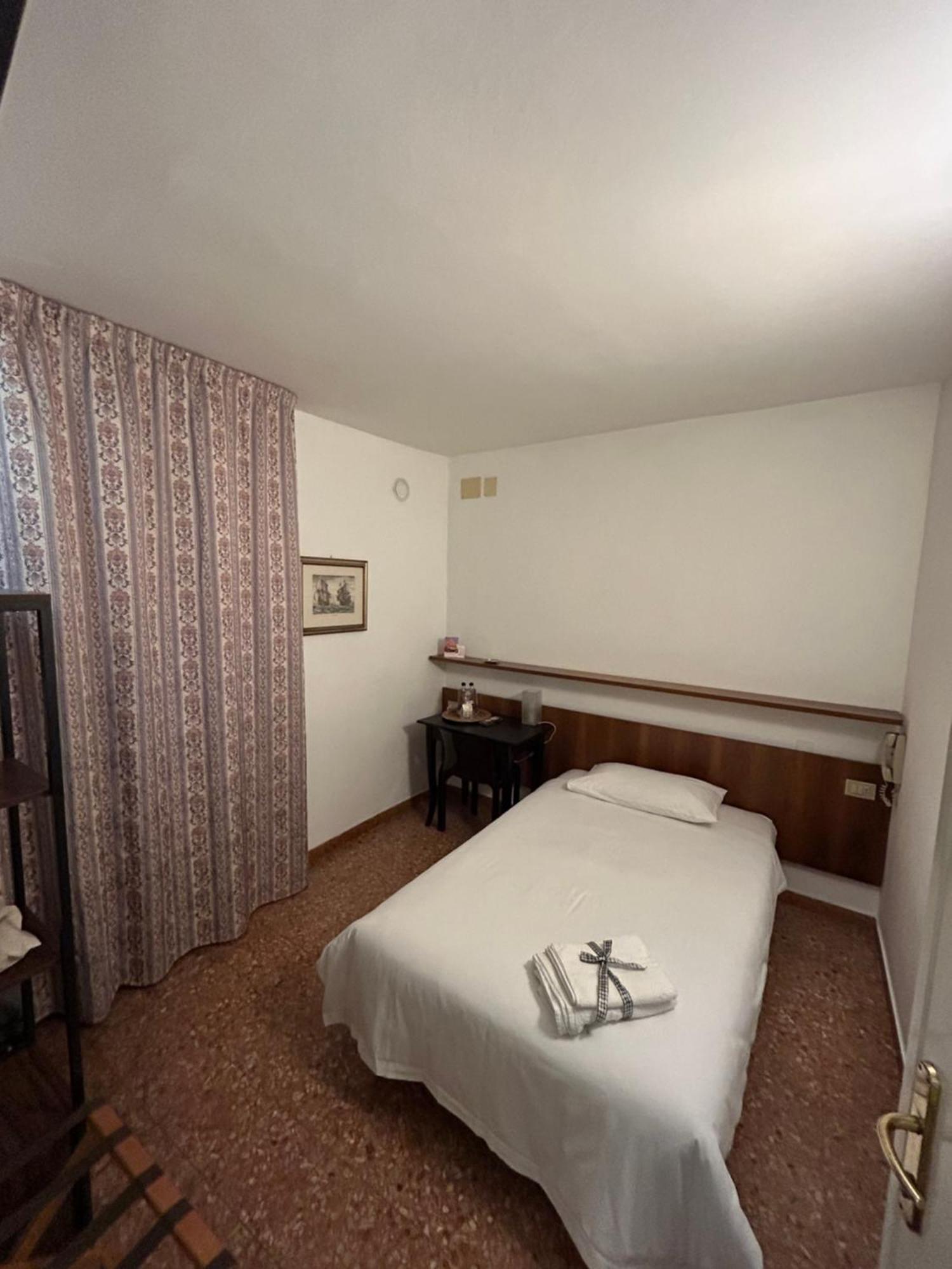 Hotel "Albergo Da Pina" Лацизе Екстериор снимка
